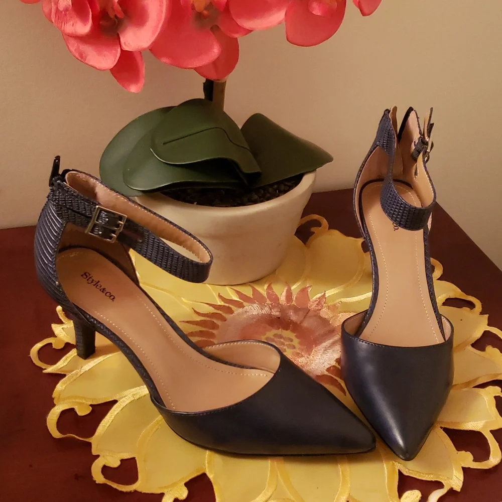 Style@ Co Wylid-Pointed Toe Women's Ankle D-Oray Pumps 💙 - Picture 1 of 4